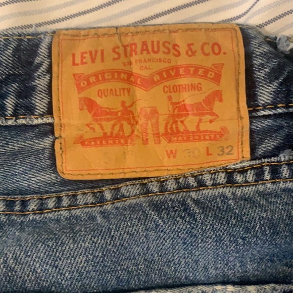 Men’s Distressed Medium Wash Levi’s 511 - Picture 3 of 5
